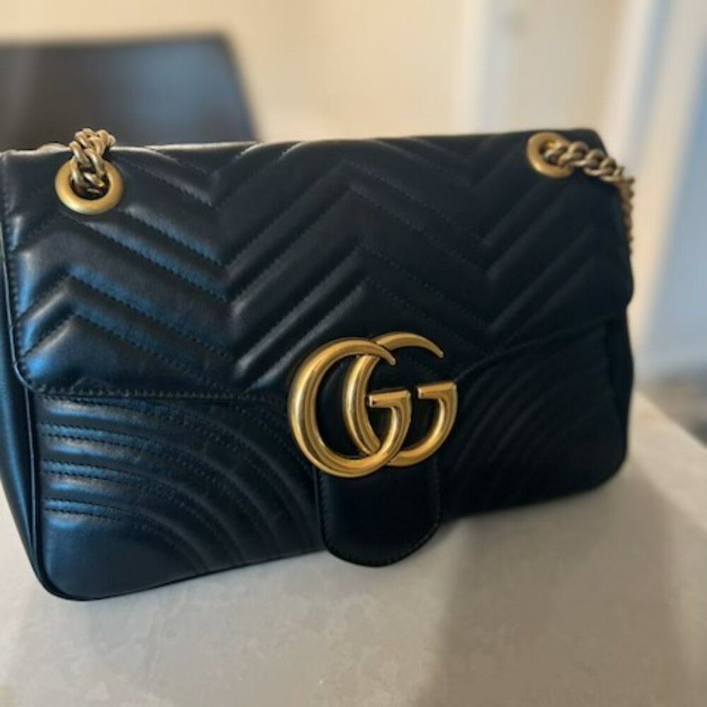 Gucci Black Leather Double G Logo Gold-Tone Pristine with card holder
